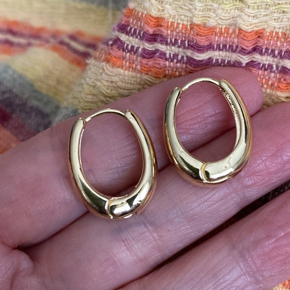Jewelry - Classic Gold Hoop Earrings - Women Jewelry